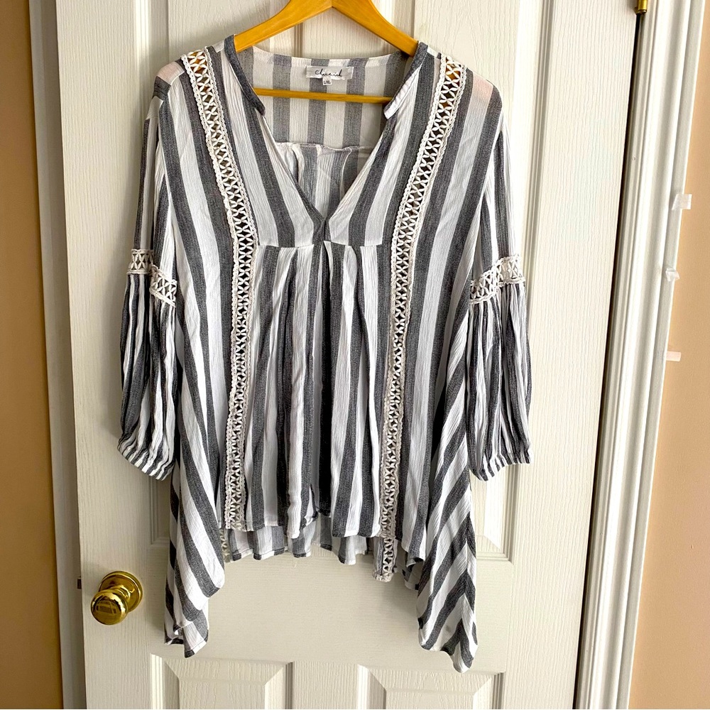 Chicwish loose fit tunic top gray white puff sleeve. V neck large/X-Large